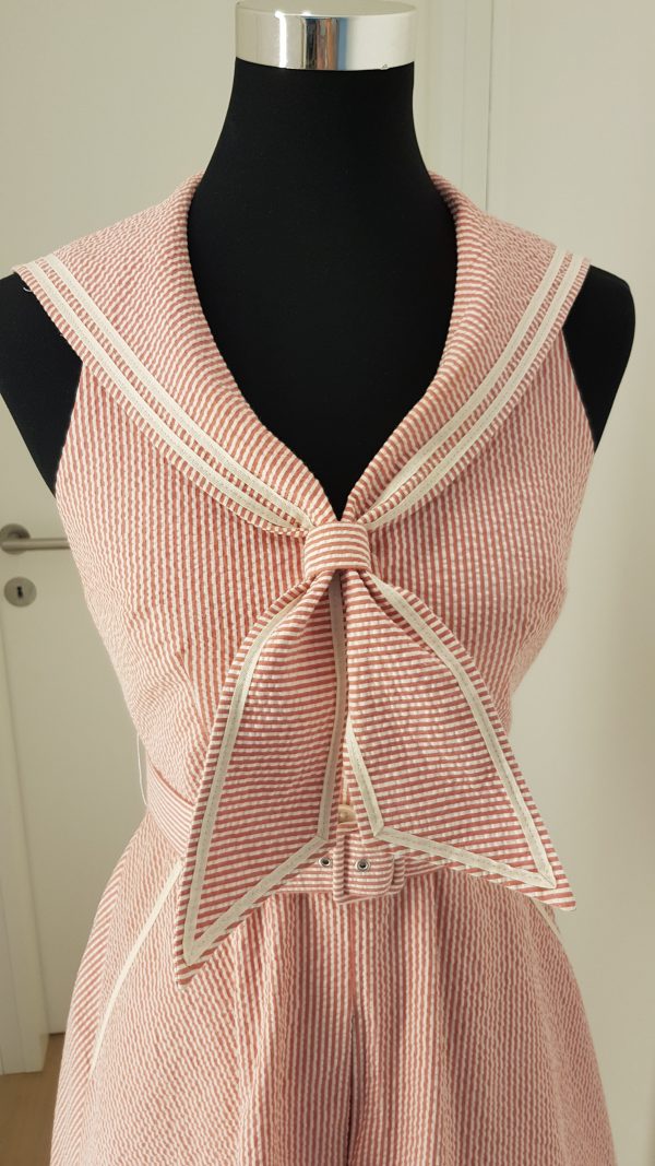 Rot-weiß gestreifter Matrosen-Jumpsuit mit Gürtel, Rückenfrei