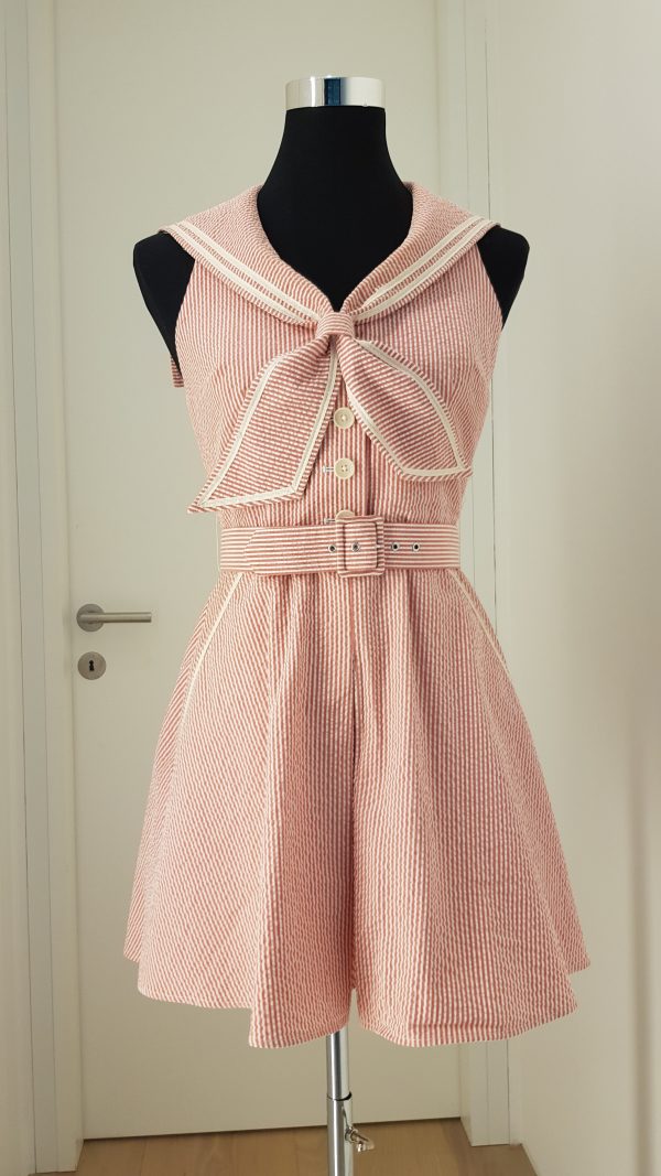Rot-weiß gestreifter Matrosen-Jumpsuit mit Gürtel, Rückenfrei