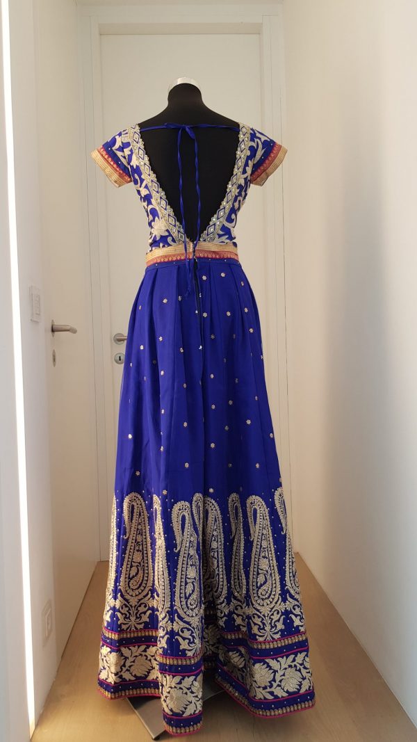 Eleganter Indischer Sari aus Seide in blau, rosa und grün , aufwendig bestickt, mit tranparentem bestickten Kopftuch
