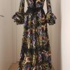 Sehr edles schwarz transparentes besticktes Wickelkleid mit Samtbändern, tiefen Puffärmeln, schwarzem Negligee