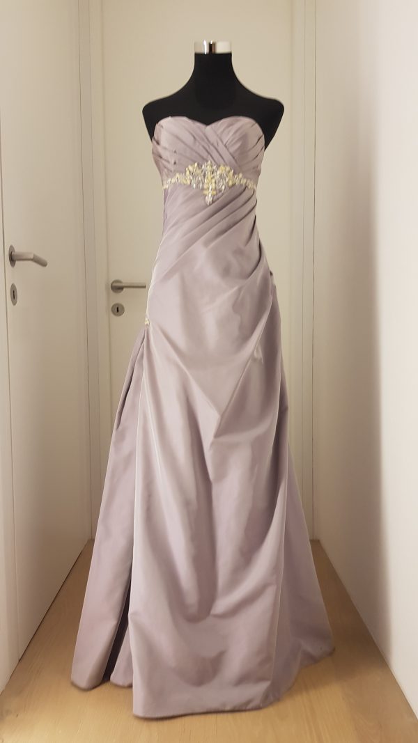 Aufwendiges Ballkleid in zartem Flieder im Empire Stil, Wickeloptik, gebundene Korsage, mit Straß und Perlen, bodenlang, Schleppe