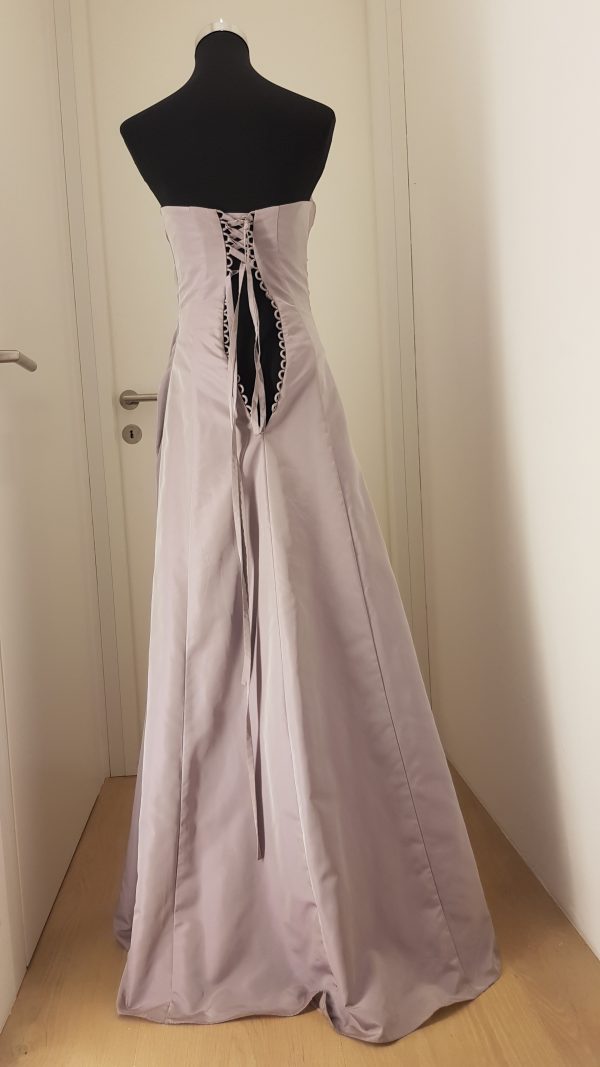 Aufwendiges Ballkleid in zartem Flieder im Empire Stil, Wickeloptik, gebundene Korsage, mit Straß und Perlen, bodenlang, Schleppe