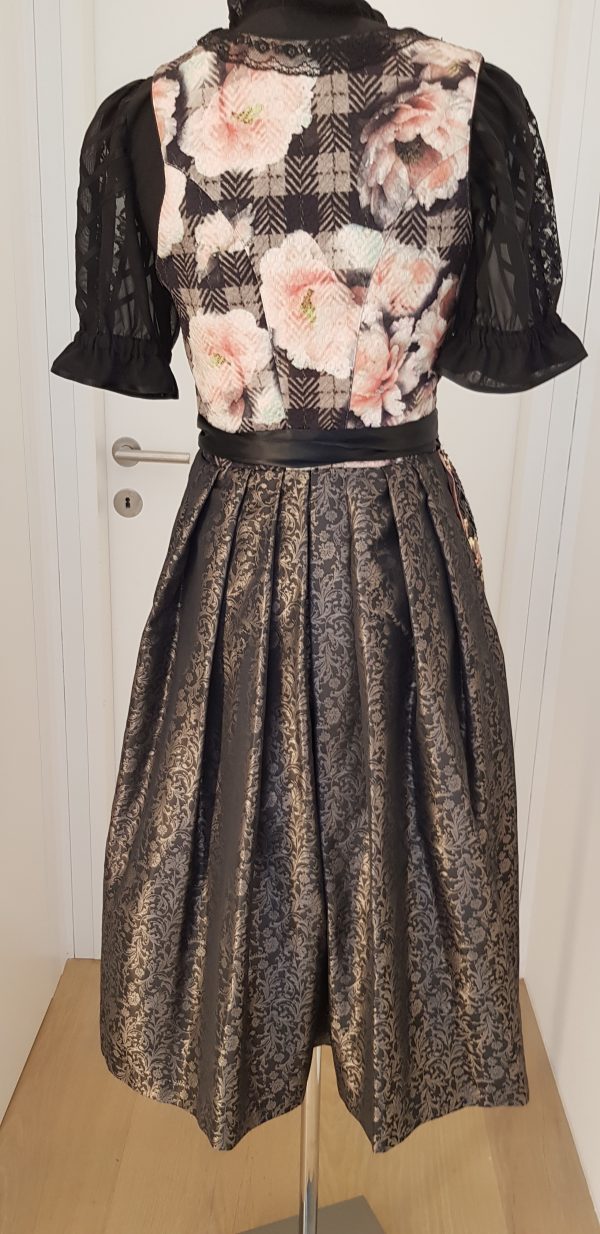 opulentes, schwarzes Blumen-Miederdirndl mit schwarzer Spitzenbluse und Glitzer-/Paillettenschürze, schwarzes Schürzenband