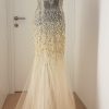 Hauchzartes weiß-transparentes Tüll-Abend-/Ballkleid, aufwendig mit Strass bestickt, Träger im Rücken gekreuzt, tiefer Rücken