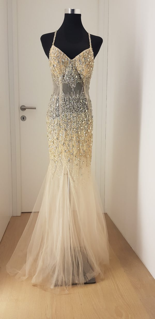 Hauchzartes weiß-transparentes Tüll-Abend-/Ballkleid, aufwendig mit Strass bestickt, Träger im Rücken gekreuzt, tiefer Rücken