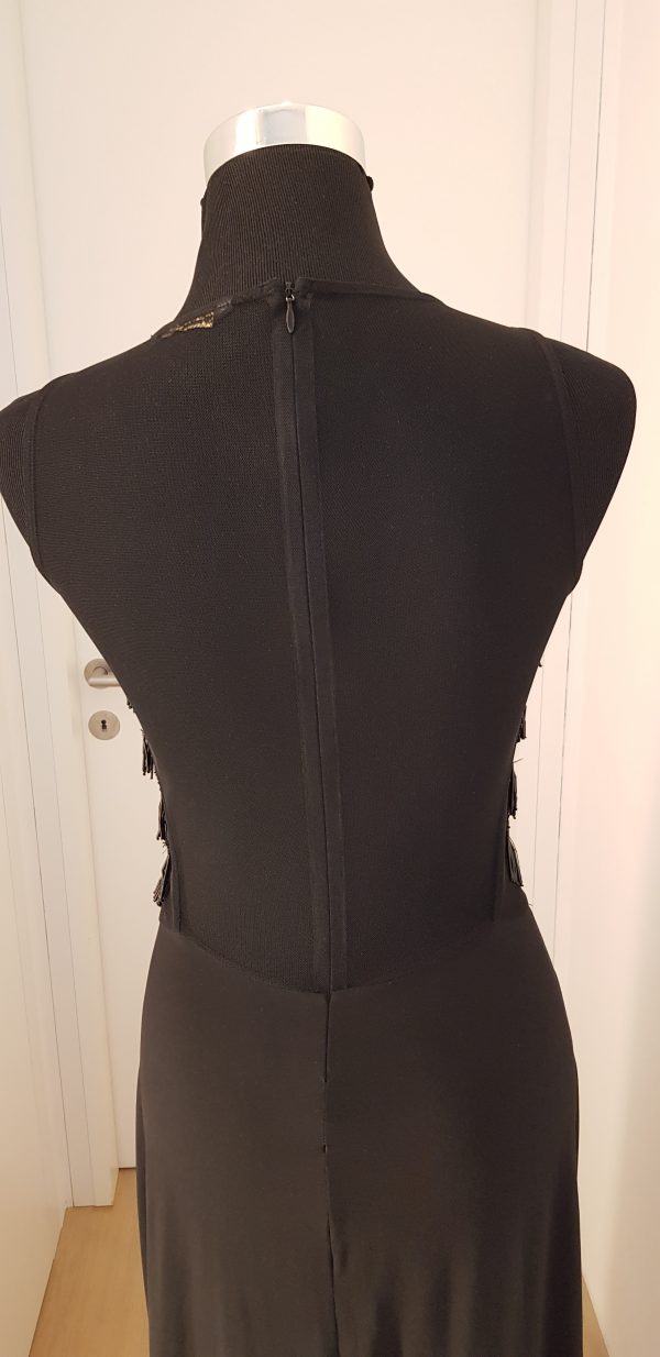Schwarzes bequemes Abendkleid mit schwarzen Strasssteinen im Fransenlook, Rücken transparent mit Stretchnetz