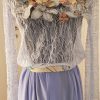 Showpiece der Nanili Kollektion 2018, Robe aus Spitze und Seide, mit Blumen bestickt