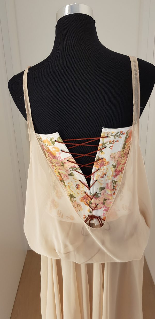 Zartes Chiffonkleid mit Spitze, wadenlang