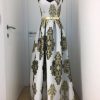 Bodenlanges Sommerball-/Abendkleid weiß mit großen goldenen Ornamenten, ärmellos, bodenlang, mit goldenem Gürtel