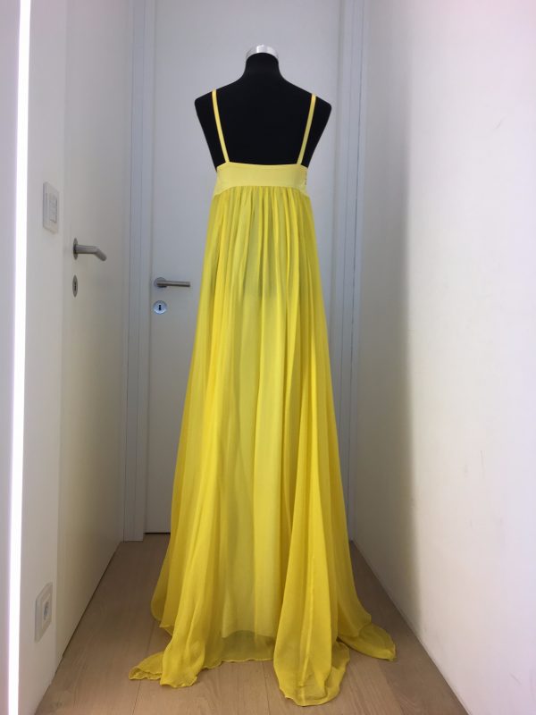gelbes, schlichtes, leichtes Sommerballkleid, Spaghettiträger, Satingürtel, seitlich Stoff länger