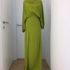 Schlichtes grünes Sommerballkleid mit tiefem Rücken und Fledermausärmeln, bodenlang, seitlicher Schlitz, Baumwolle
