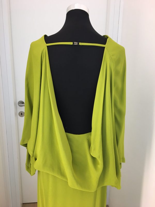 Schlichtes grünes Sommerballkleid mit tiefem Rücken und Fledermausärmeln, bodenlang, seitlicher Schlitz, Baumwolle