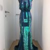 Langes Paillettenkleid in grün und violett mit Satinrechtecken und Satin-Bahnen, lange Schleppe, Oberteil etwas weiter, Meerjungfrauen Optik, Showpiece