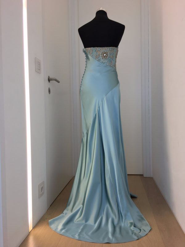 Aufwendig bestickters, schulterfreies Ballkleid/Ballrobe, Satinrock mit Drapierung in Wickeloptik, hellblau, bodenlang, leichte Schleppe, schulterfrei, Korsage