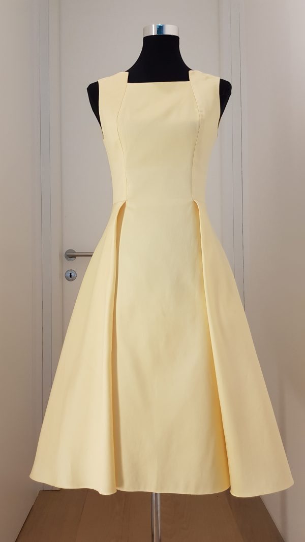 Edeles gelbes schillerndes Cocktail/BusinessKleid, große Falten formen A-Linien Rock, ärmellos