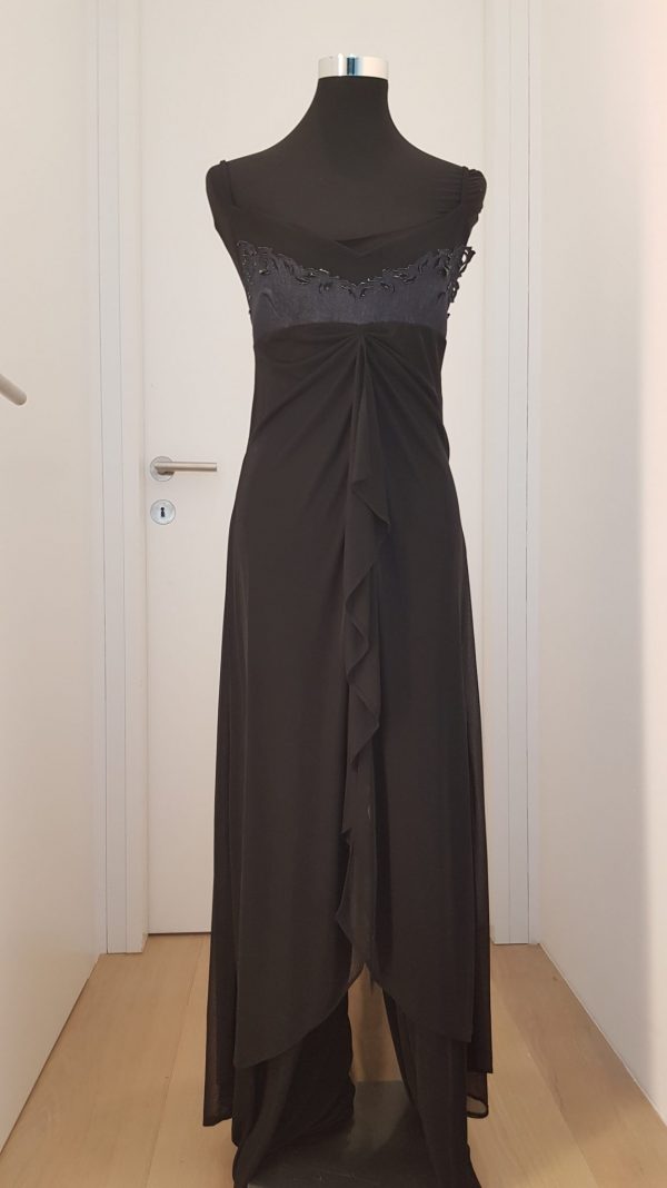 schwarzes Kostüm mit Rock, Jacke und langem Kleid mit Jeansspitze aus Chiffon