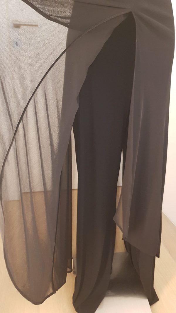 schwarzes Kostüm mit Rock, Jacke und langem Kleid mit Jeansspitze aus Chiffon