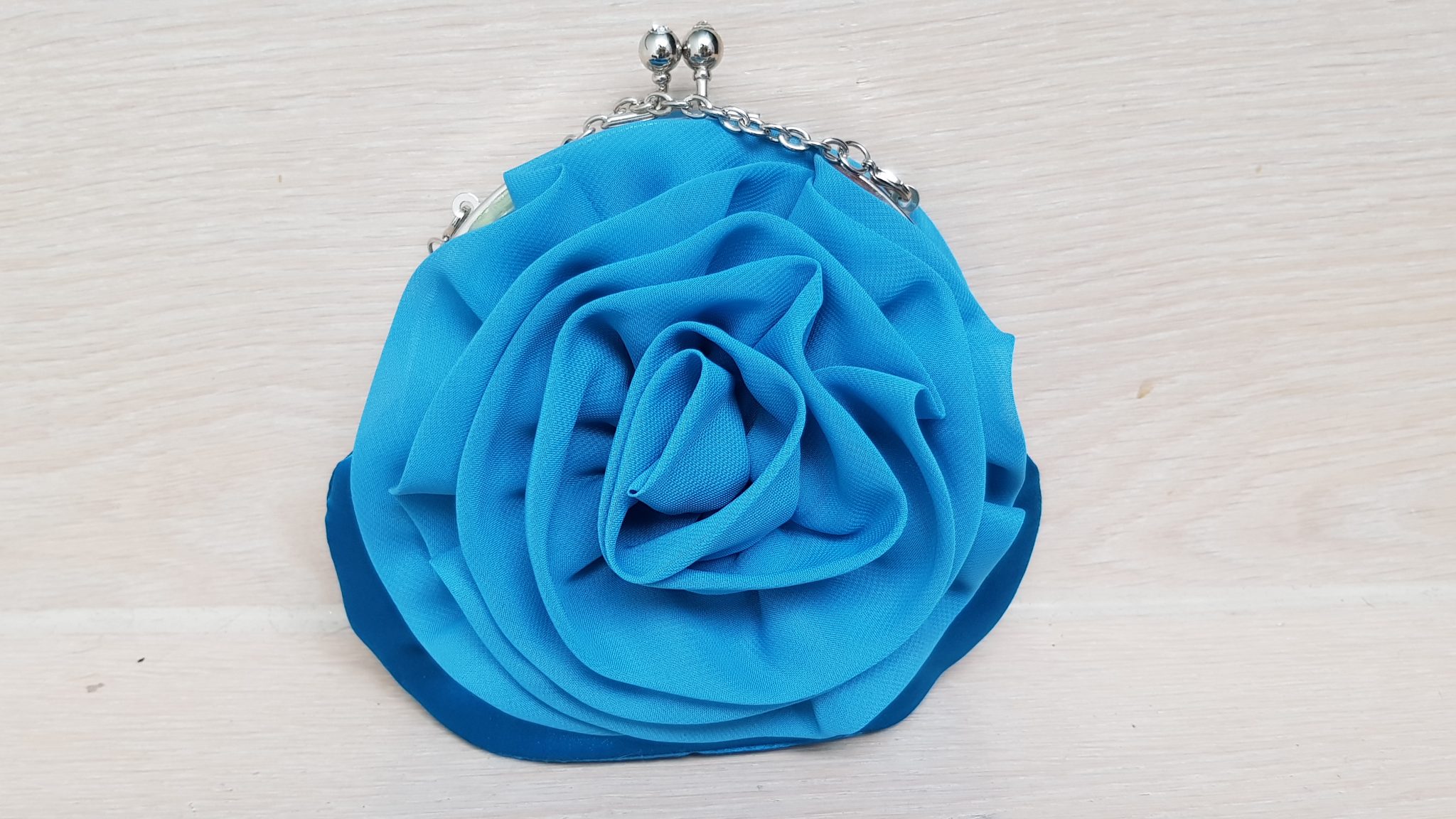 10023_clutch-blau