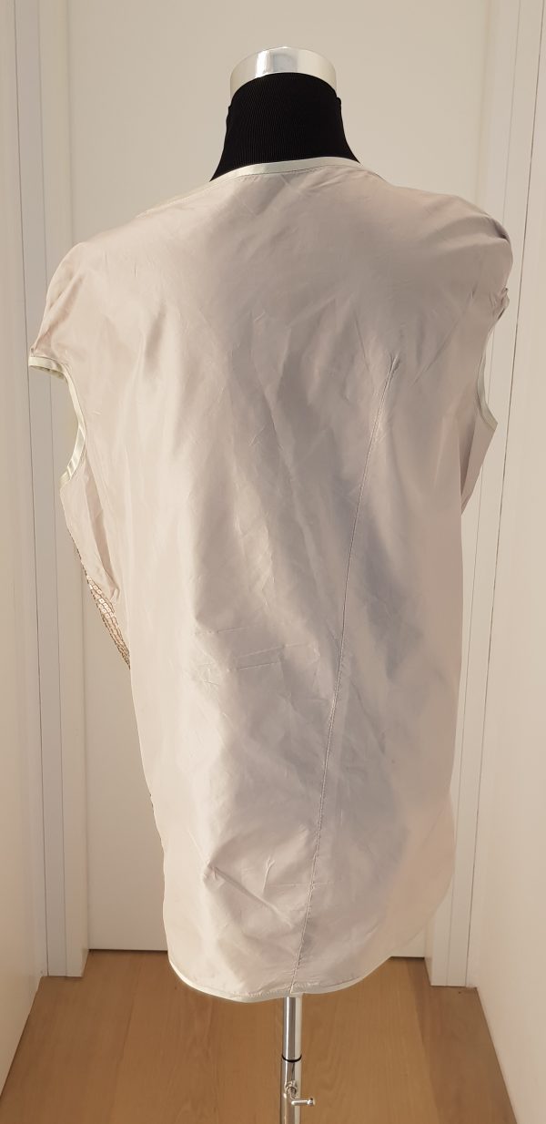 Asymetrisches Paillettenkleid in rose mit Fledermausärmeln