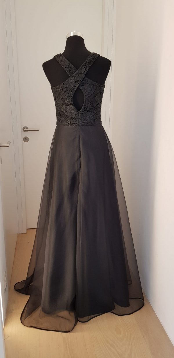 Edles schwarzes Ballkleid mit kompakten Spitzen-Neckholder, im Rücken gekreuzt