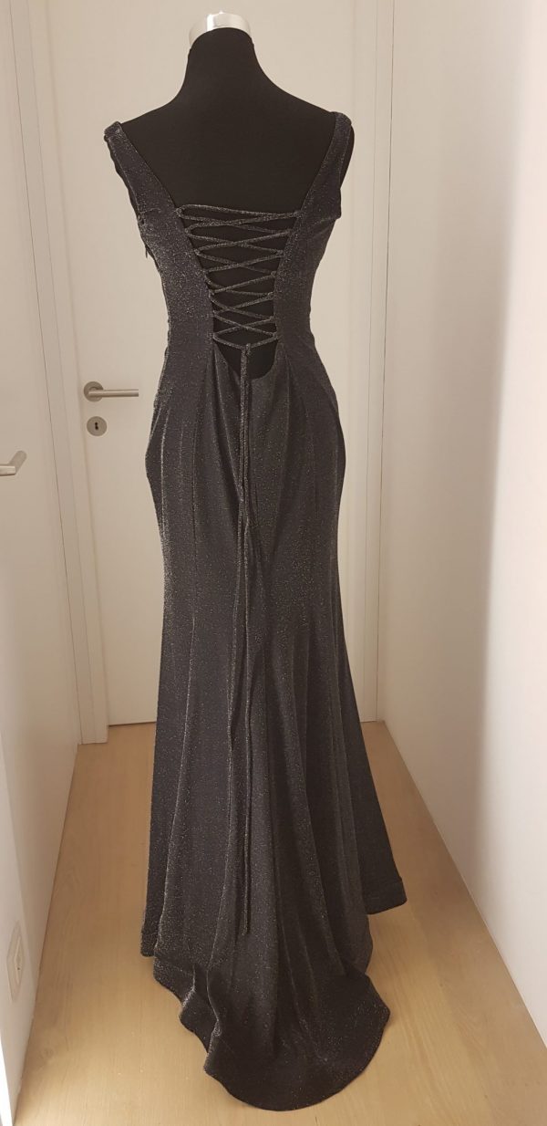 Schwarz glänzendes Stretch-Ballkleid, geschnürter Rücken