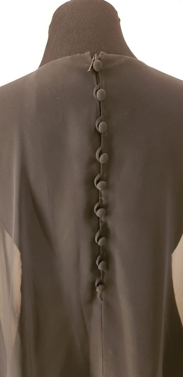 Federleichtes schwarzes Chiffon Kleid mit Fledermausärmeln