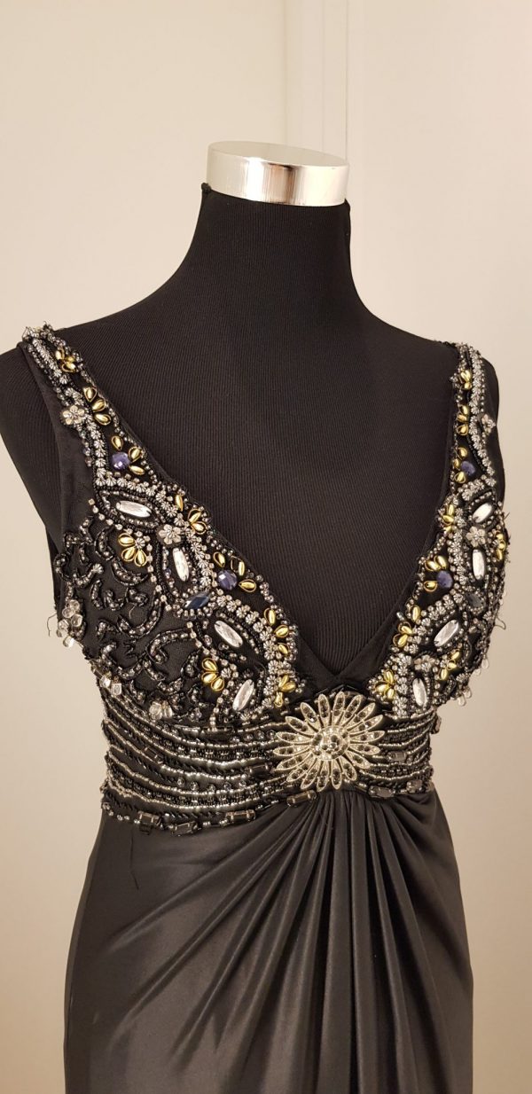 Aufwendiges schwarzes Modelkleid von Adlmüller mit großen Strass-Steinen,