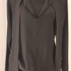 Sehr kurzes schwarzes Seiden-Hemdblusenkleid mit Schluppe,