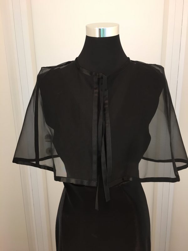 Schwarzes, bodenlanges Abend-/Ballkleid in Wickeloptik, mit schwarzem Gürtel, Satin mit Nylon, schillert schön, V-Ausschnitt