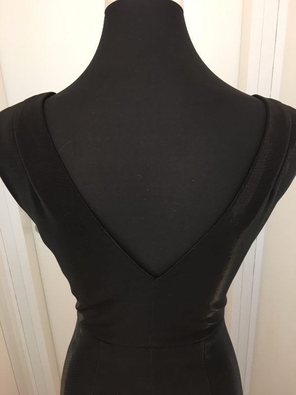 Schwarzes, bodenlanges Abend-/Ballkleid in Wickeloptik, mit schwarzem Gürtel, Satin mit Nylon, schillert schön, V-Ausschnitt