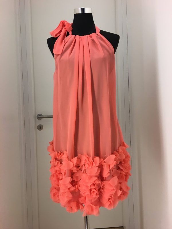 Entzückendes Neckholder Seidenkeid "Flamingo" mit nuden Strech Unterkleid, Blättchen am Saum