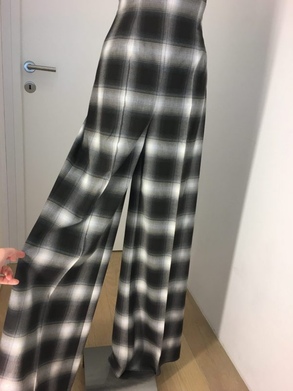 schwarz weiss karierter Bustier-Jumpsuit mit Gürtel am Bustierabschluß, eng tailliert, Verstärkt mit Stäbchen