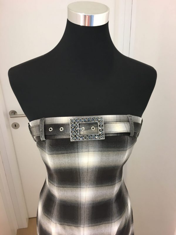 schwarz weiss karierter Bustier-Jumpsuit mit Gürtel am Bustierabschluß, eng tailliert, Verstärkt mit Stäbchen