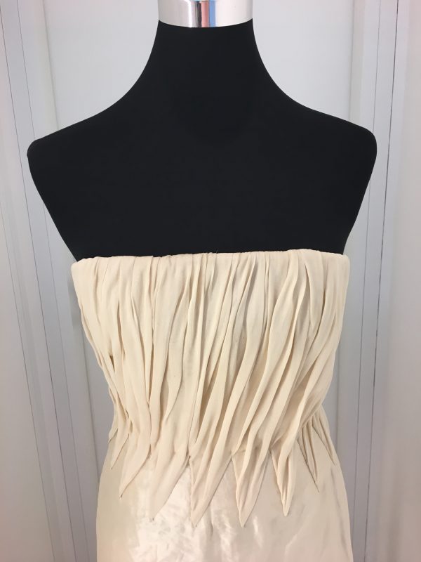 Edles Seiden-Bustierkleid in gelb-gold mit extravaganten Raffungen am Oberteil, gerade geschnittener Rock