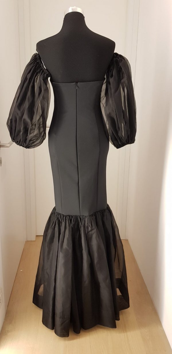 Schwarzes figurbetontes Bustierballkleid in Meerjungfrauen Optik, große Puffärmel losgelöst vom Kleid