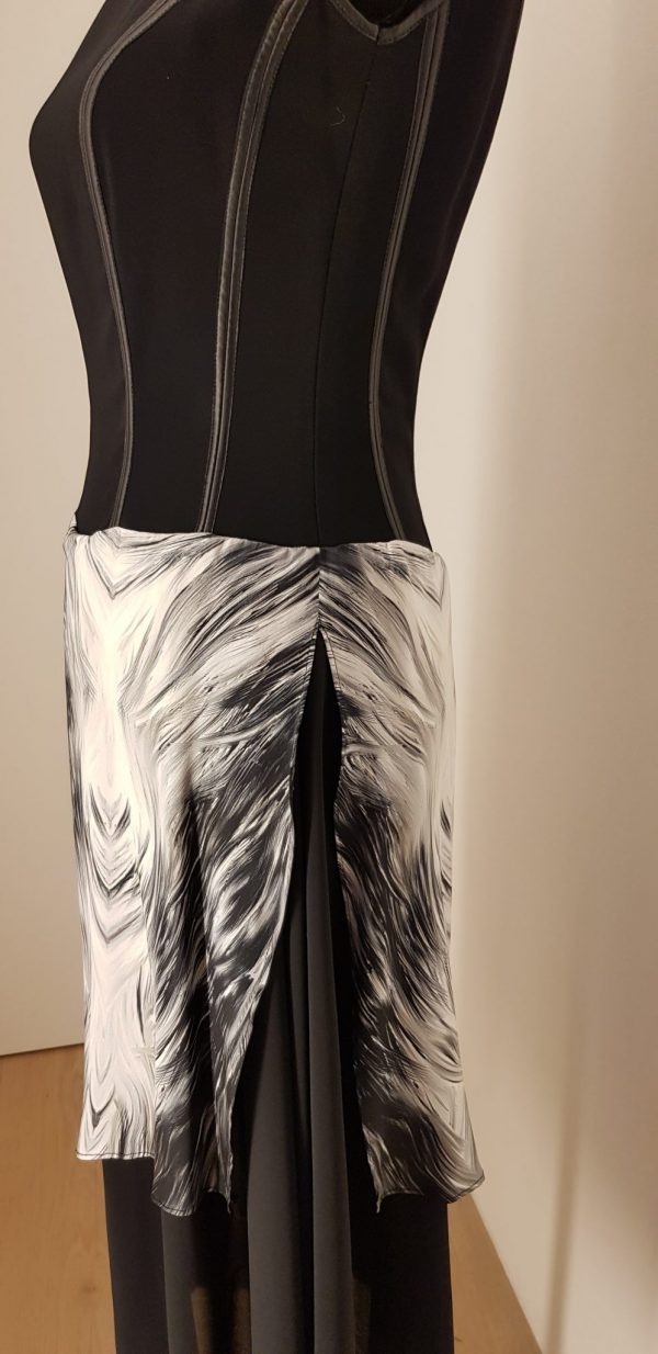 Asymmetrisches schwarzes Cocktailkleid "Fox" ohne Ärmel mit Animal Print